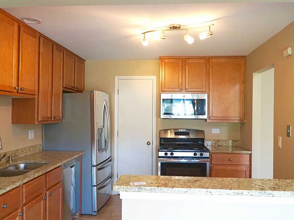 5th image of 28 Ashburn Ct #D