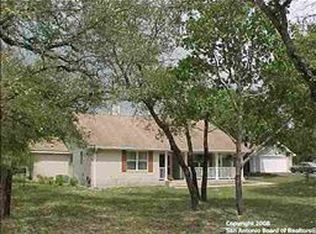 107 Oak Holw, Floresville, TX 78114