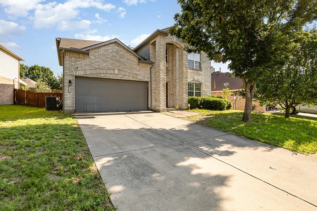 Building Photo - 1121 Charlotte Dr