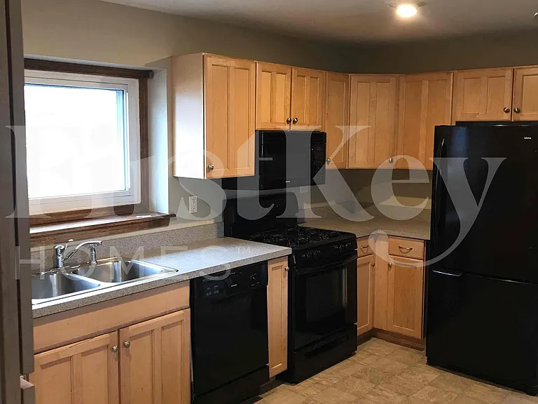 155 Berkshire Dr — Photo 5