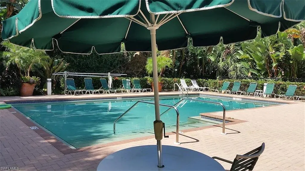 2 bed, 2.0 bath, 995 sqft, $5,500 — Photo 2