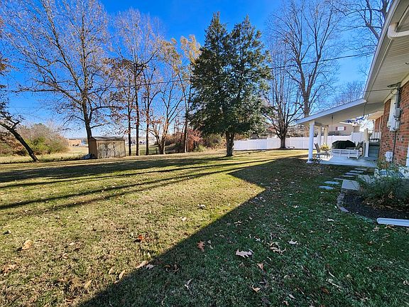 3rd image of 1502 Lomond Dr