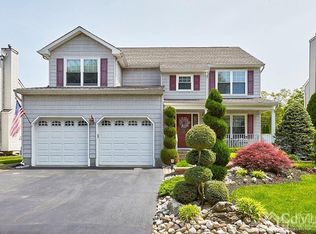 8 York Dr, Helmetta, NJ 08828