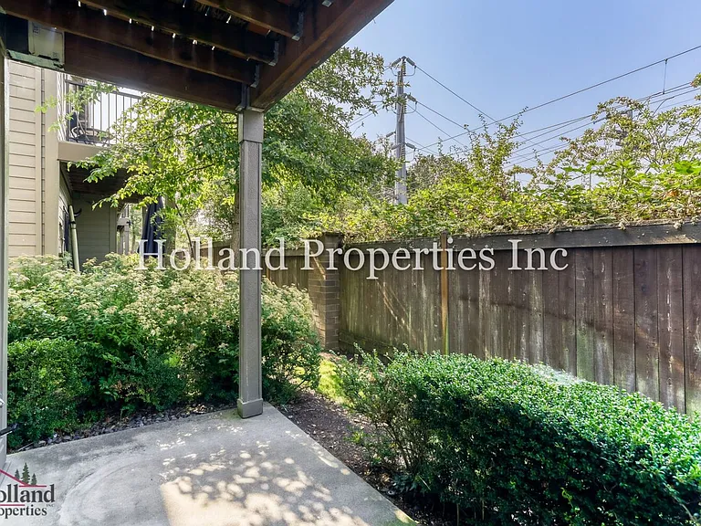 7898 NE Miriam Way — Photo 17