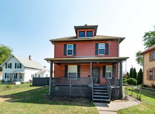 2127 Dixwell St, Davenport, IA 52802