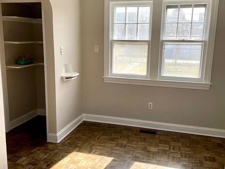 1321 Charleston Ave — Photo 8