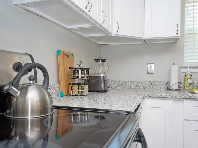115 E Yonge St — Photo 26