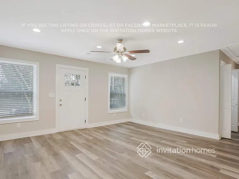 212 Glenrose Cir SW — Photo 2