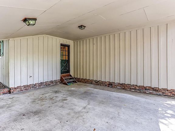 3rd image of 1508 Plantation Oaks Ln