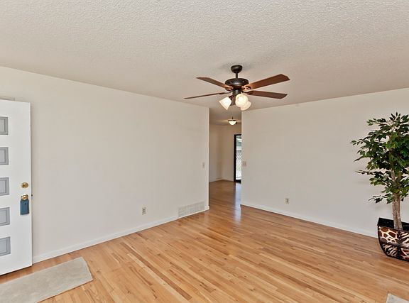 3rd image of 571 McMullin Dr