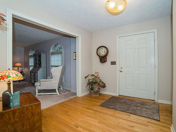 3rd image of 8272 Glenhaven Ct
