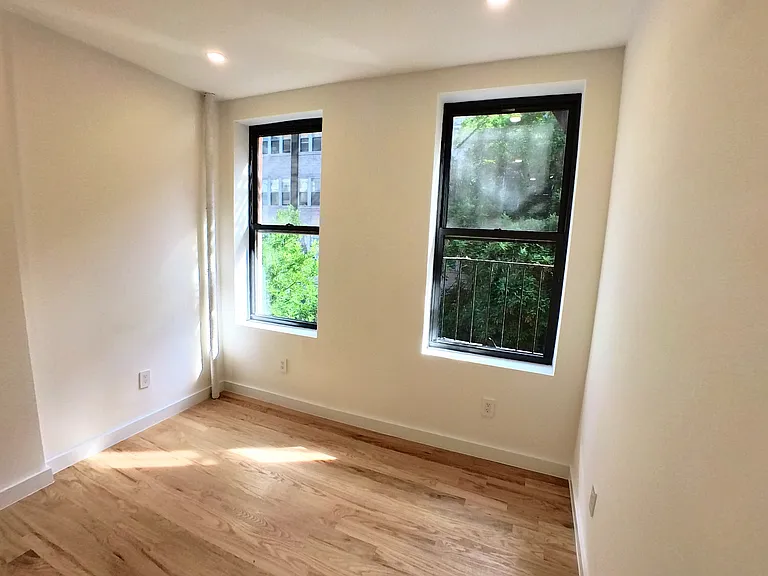 223 E 21st St #4F — Photo 1