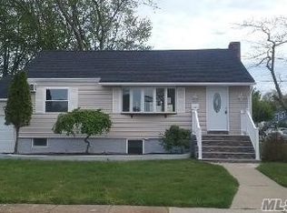 360 Connecticut Ave, Massapequa Park, NY 11762