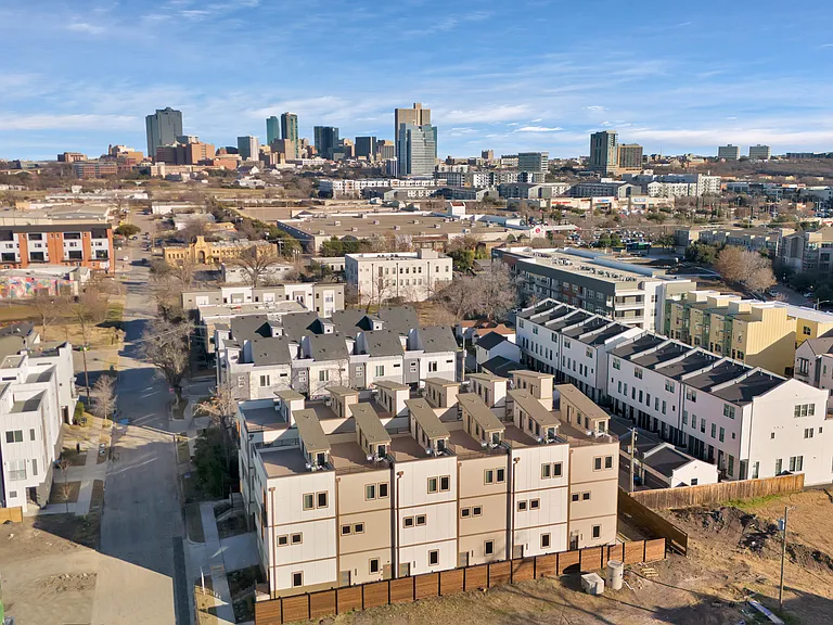 2815 Weisenberger St #201 — Photo 38