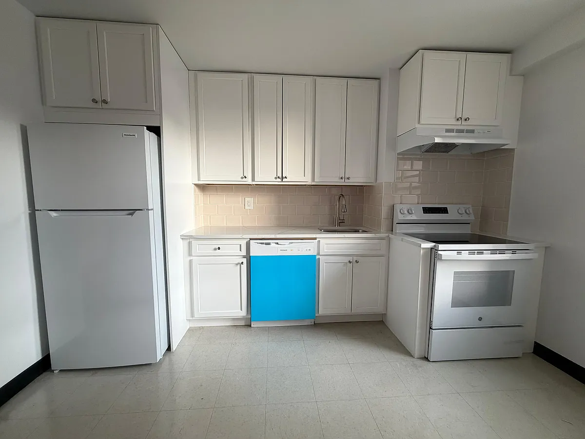 Building Photo - 7200 Ridge Blvd #212