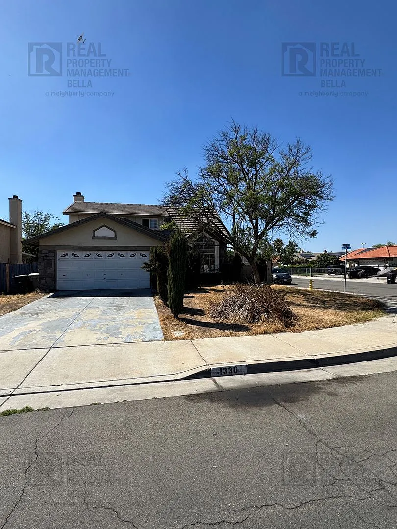 Spacious 3-Bedroom Home on a Corner Lot in Perris — Photo 1