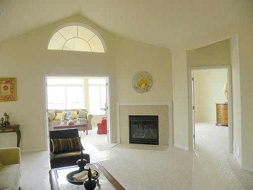 5th image of 626 Handel Ln