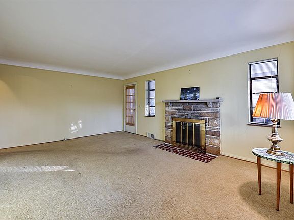 4th image of 1440 Hill Ave