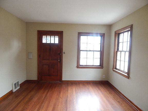 5th image of 4424 Kenilworth Ave