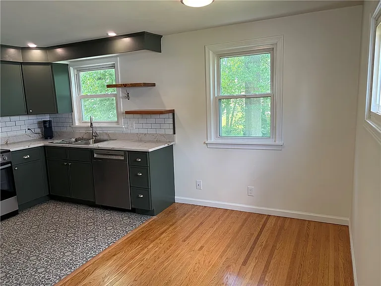 18 Briggs Ave #18 — Photo 7