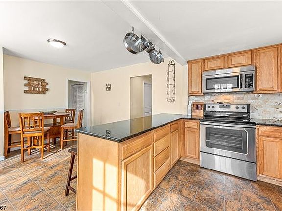 5th image of 37 Midland Ave