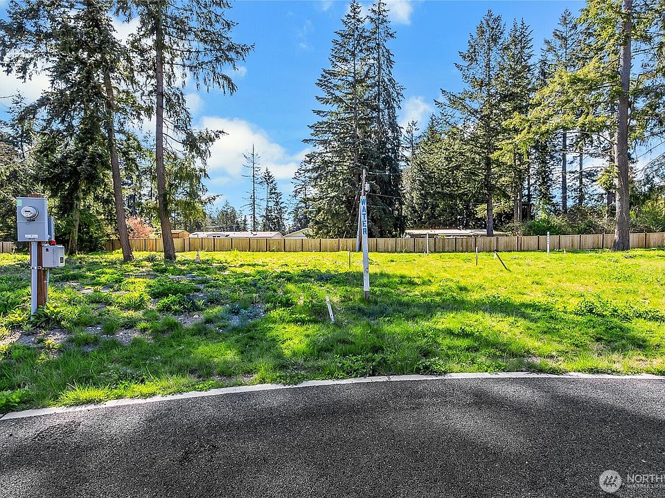 Lot 2 located at cul-de-sac>