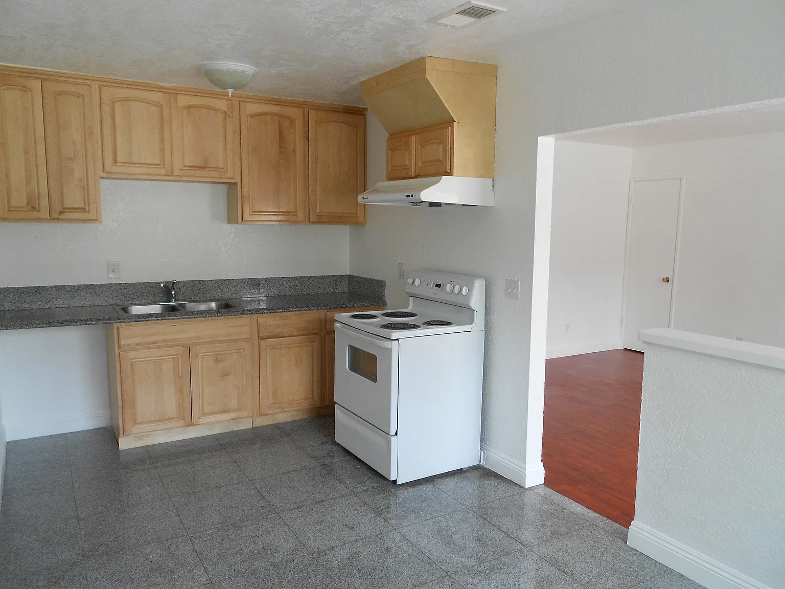 2 bed, 825 sqft, $1,750 — Photo 3