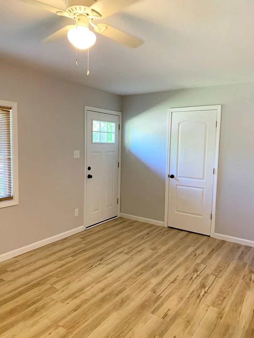 Building Photo - 2522 Meadowlane Dr