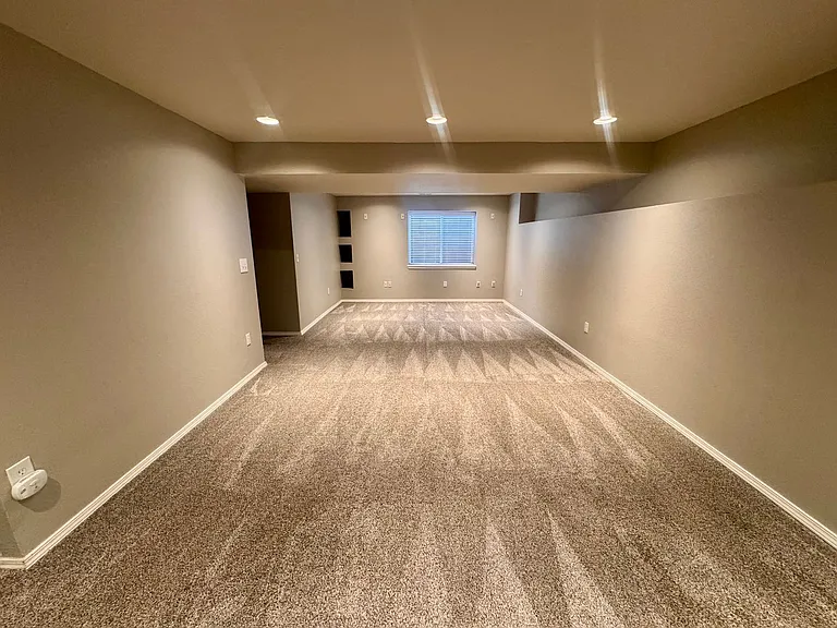 9380 Melbourne Dr — Photo 40