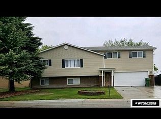 209 S Wind River Dr, Douglas, WY 82633