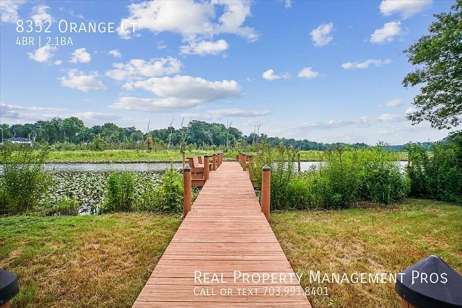 Home in the water with dock! — Photo 2