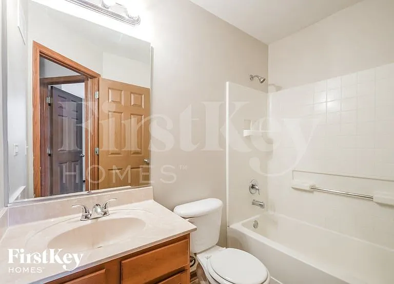 1028 Four Seasons Blvd — Photo 13