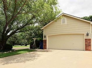1022 Cedar Point Cir, Rose Hill, KS 67133