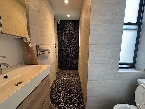 4th image of 192 Spring St APT 15