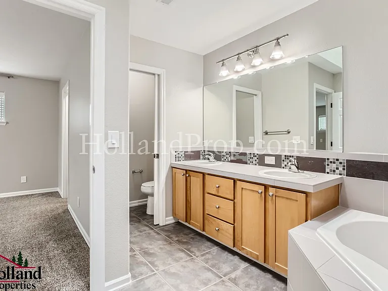 10823 SW Celeste Ln — Photo 11