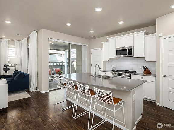 5th image of 32948 SE Cottonwood Street