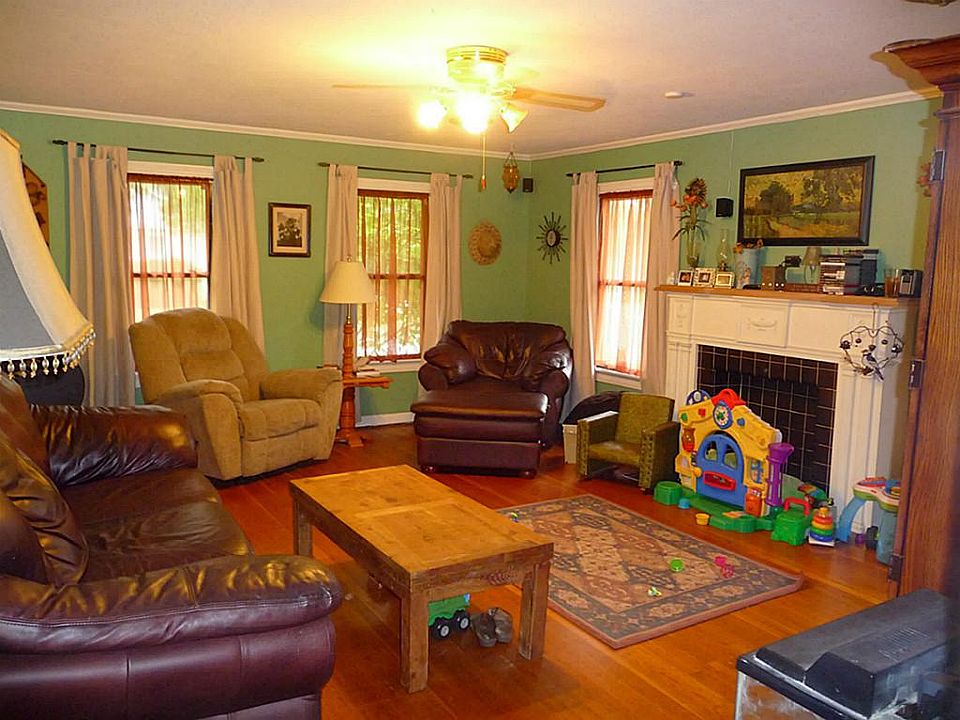 1st image of 920 N Ashbel St