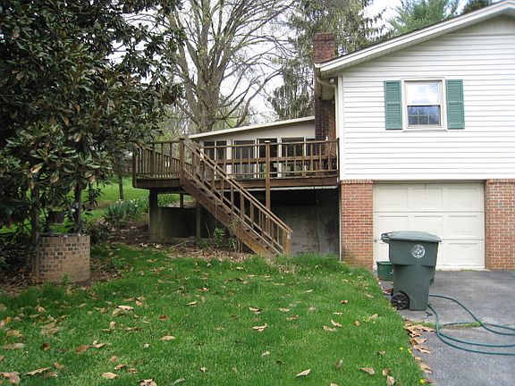 5th image of 483 Oak Hill St