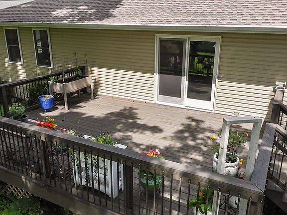 3rd image of 404 W Clanton St