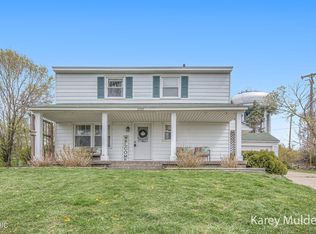 1073 Lockridge Dr NE, Grand Rapids, MI