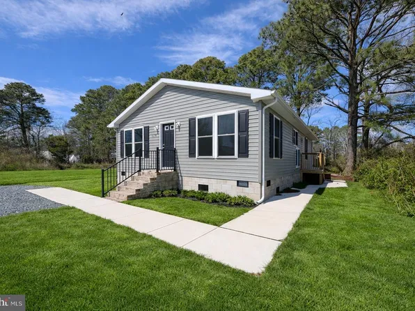 26350 E Pear St, Crisfield, MD 21817