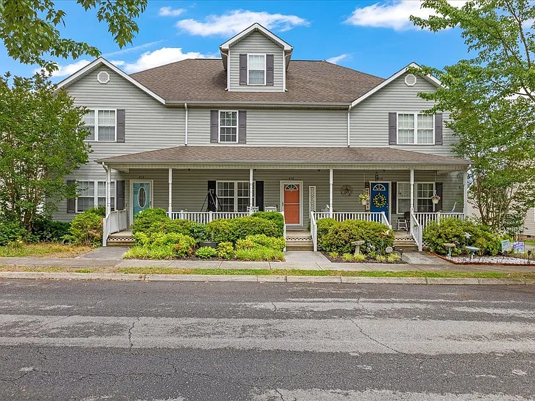 410 Ashbury Cir — Photo 1