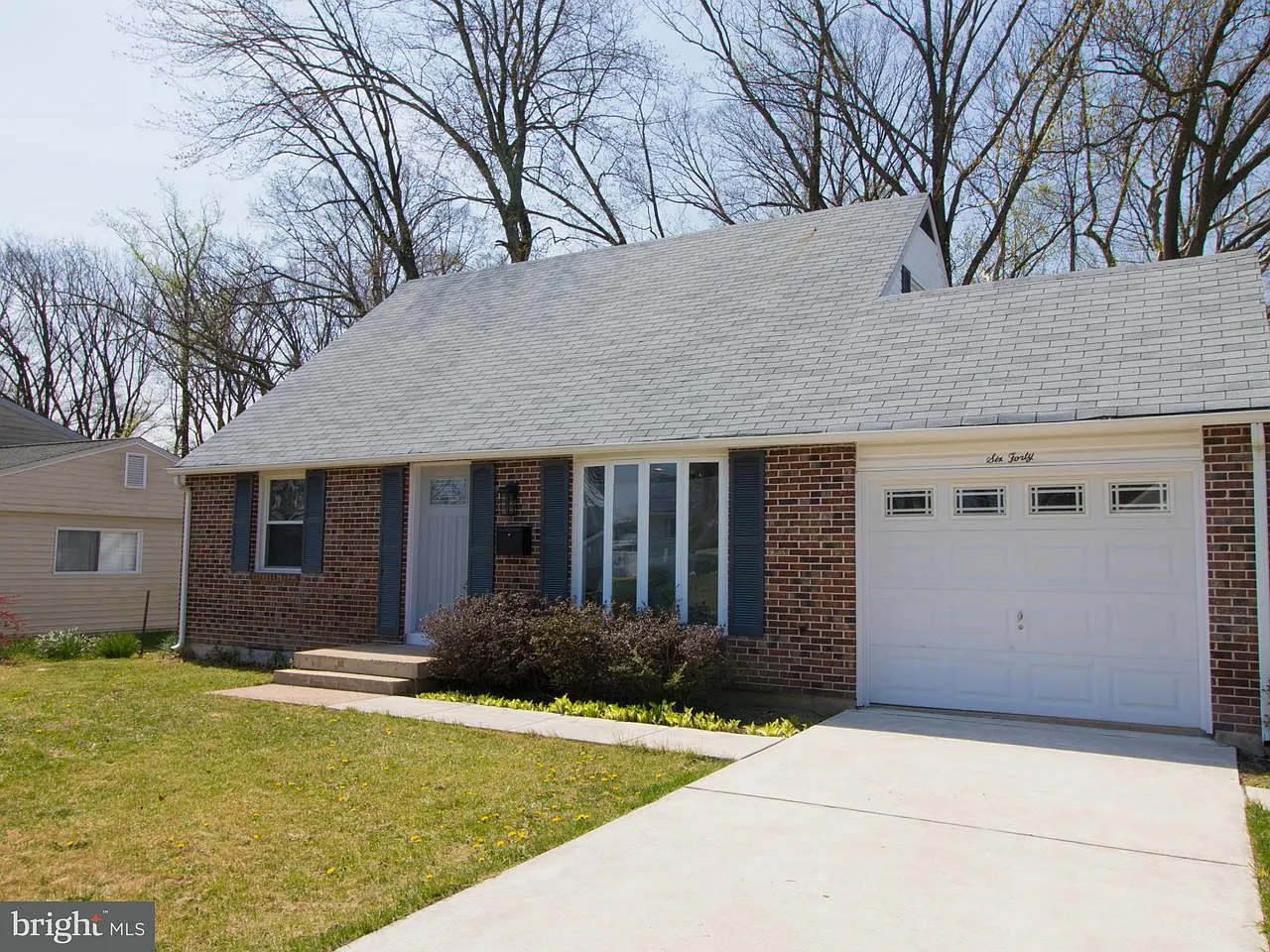 640 Hornbeam Rd photo 1