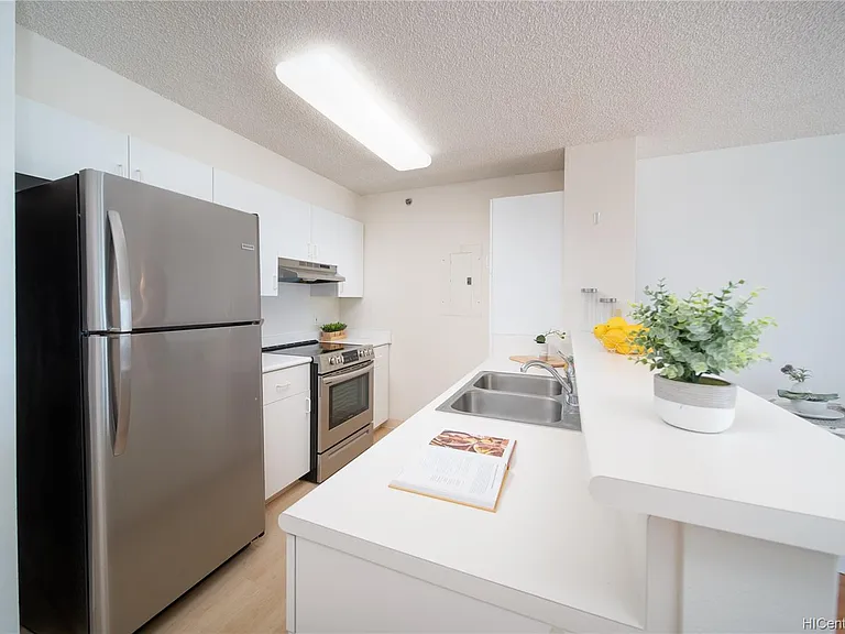 1448 Young St #1703 — Photo 8
