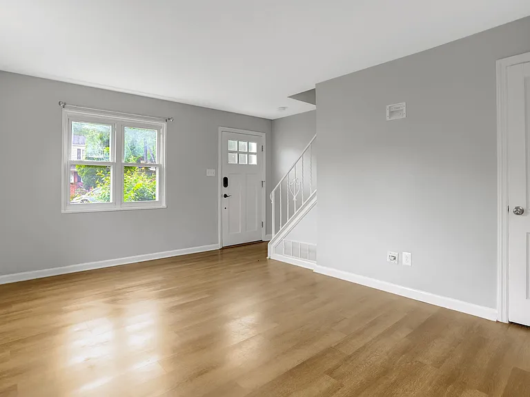 2340 Fairview Ter — Photo 12