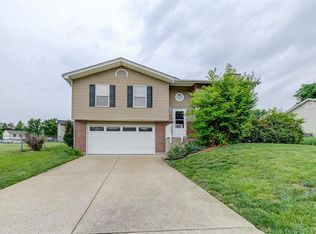 1625 Knightwood Ln, O'Fallon, MO 63366