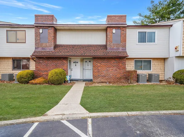29 Pointe Circle S #29, Coram, NY 11727
