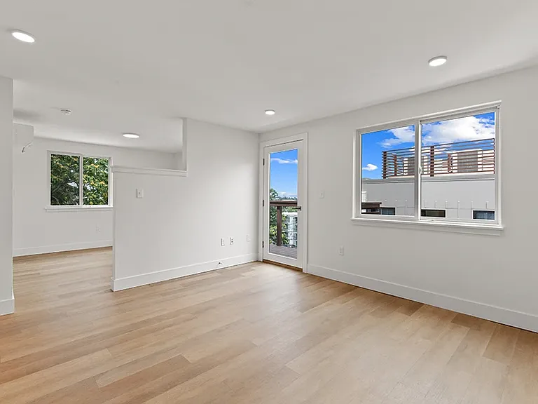 University Hill Apartments — Photo 18