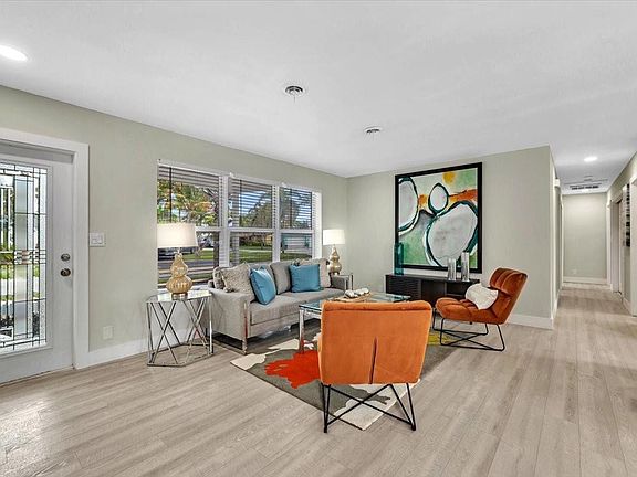 5th image of 608 SE 4th Street