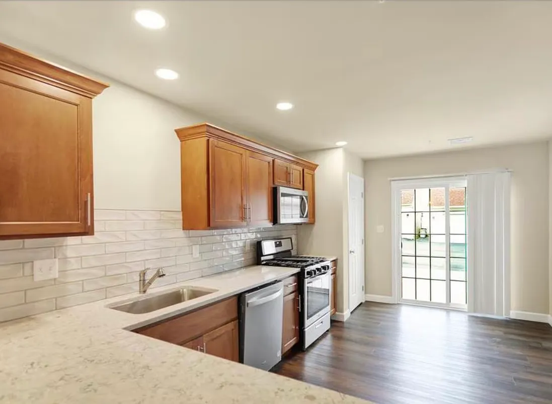 3 bed, 2.5 bath, 2034 sqft, $2,700 — Photo 4